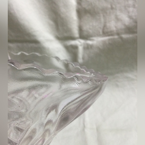 Vintage Glass Brides Basket with handle - Picture 5 of 7